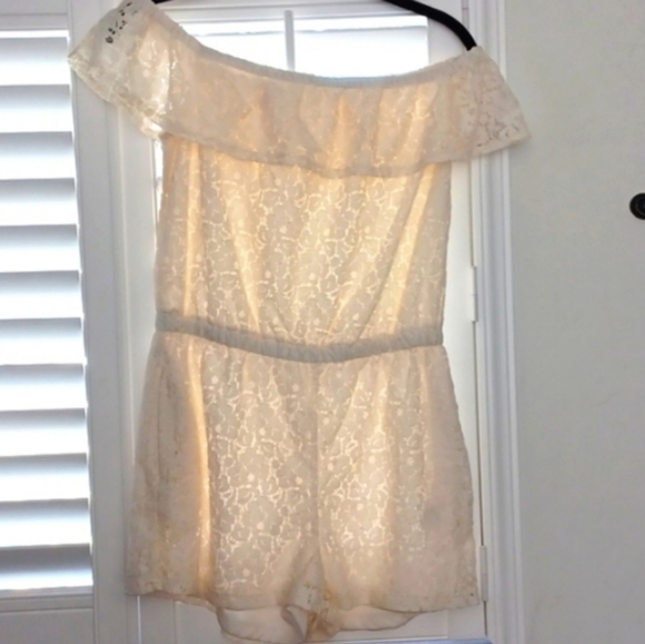 BONGO LACE RUFFLED ON or OFF THE SHOULDER GORGEOUS LINED ROMPER SZ M - Picture 12 of 12